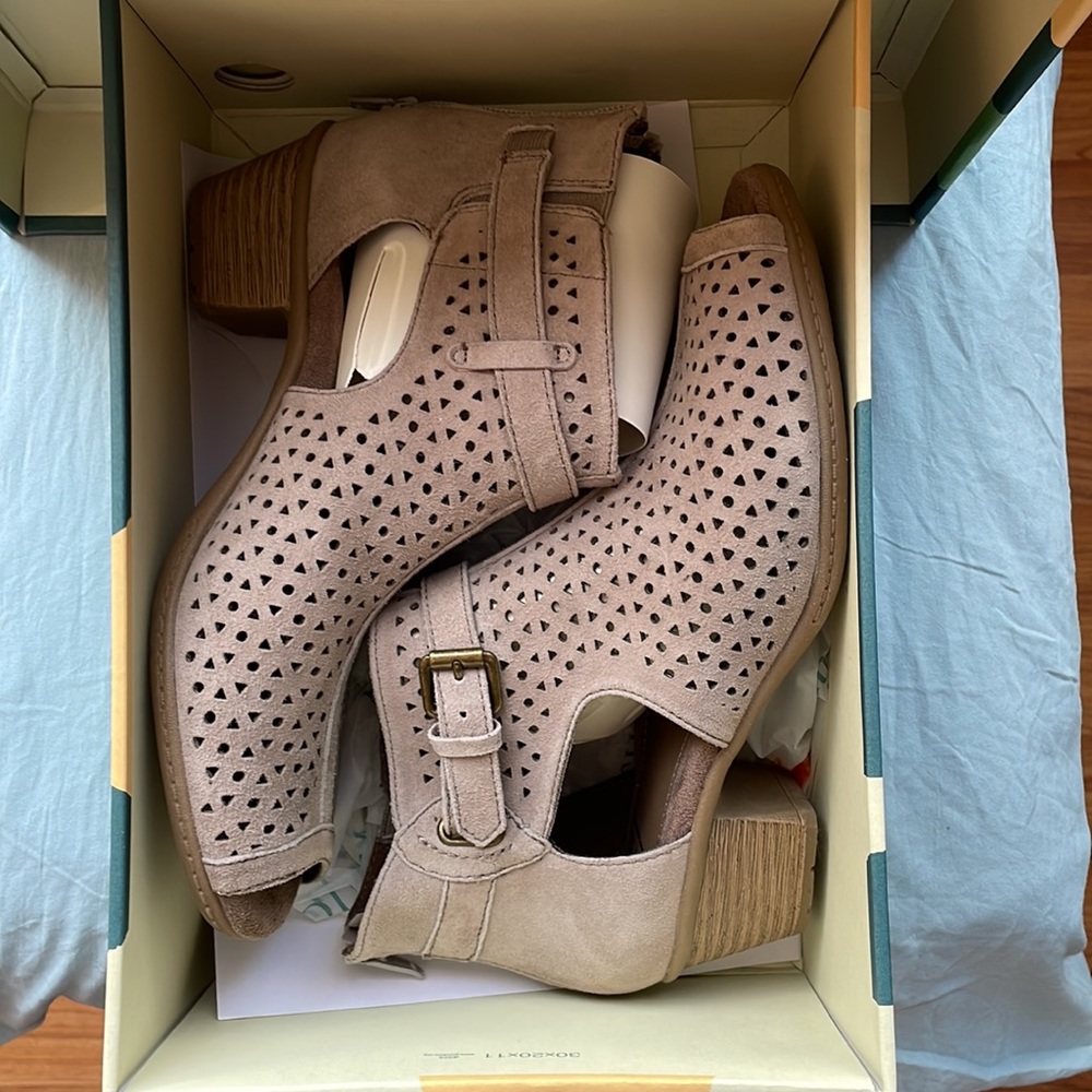 “earth”  Marietta Seren  Ginger Suede